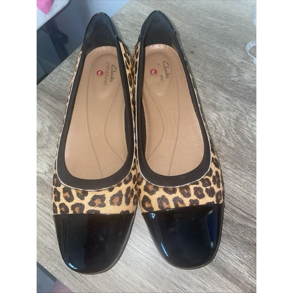 Clarks Slip On Flats Women's 7.5 M Leopard Animal Print Patent Black Cap Toe Cow